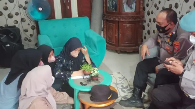 Serahkan tali asih