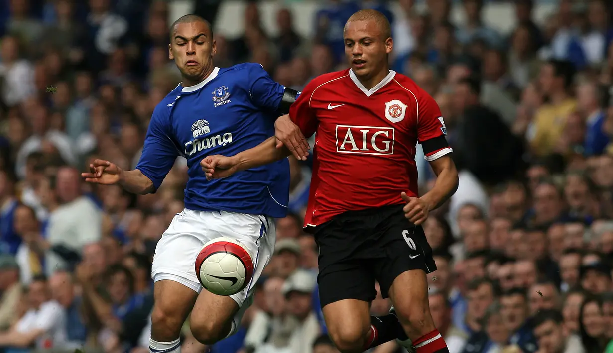 4. Wes Brown - Legenda Manchester United, Wes Brown, ternyata memiliki catatan 6 kali melakukan gol bunuh diri selama berkarier di Premier League. Brown juga pernah bermain untuk klub Sunderland dan Blackburn Rovers. (AFP/Paul Ellis)