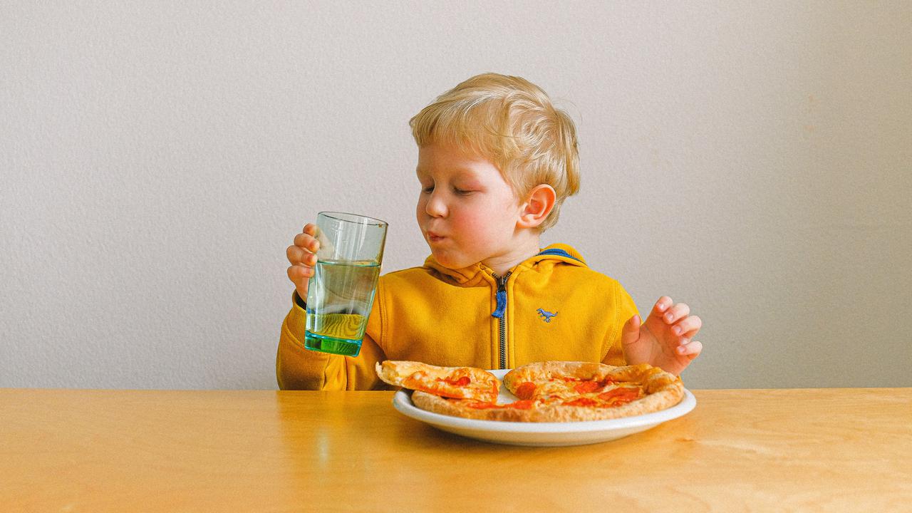 Balita Mengonsumsi Makanan