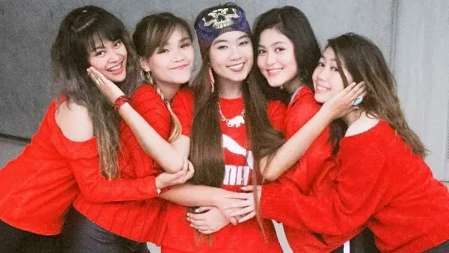 Girl band SNG saat masih berlima. (Foto: Dok. Koleksi Pribadi SNG)