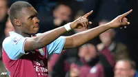 Benteke: Aston Villa Tak Bisa Halangi Saya ke Arsenal
