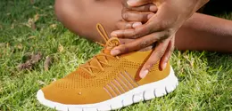 Menjaga mobilitas pergelangan kaki secara rutin akan membantu postur tubuh kamu tetap tegak dan seimbang saat beraktivitas menggunakan heels. [Dok/Pexels.com/Kindel Media].