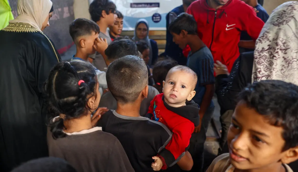 Vaksinasi polio ini akan menjangkau anak-anak di bawah usia 10 tahun di seluruh Jalur Gaza. (Eyad BABA/AFP)