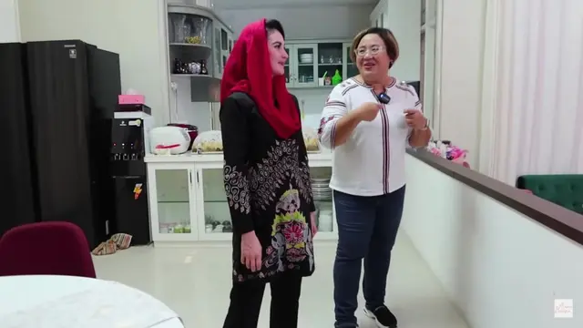 7 Foto-Foto Dapur Baru Arumi Bachsin yang Serba Putih dan Mewah
