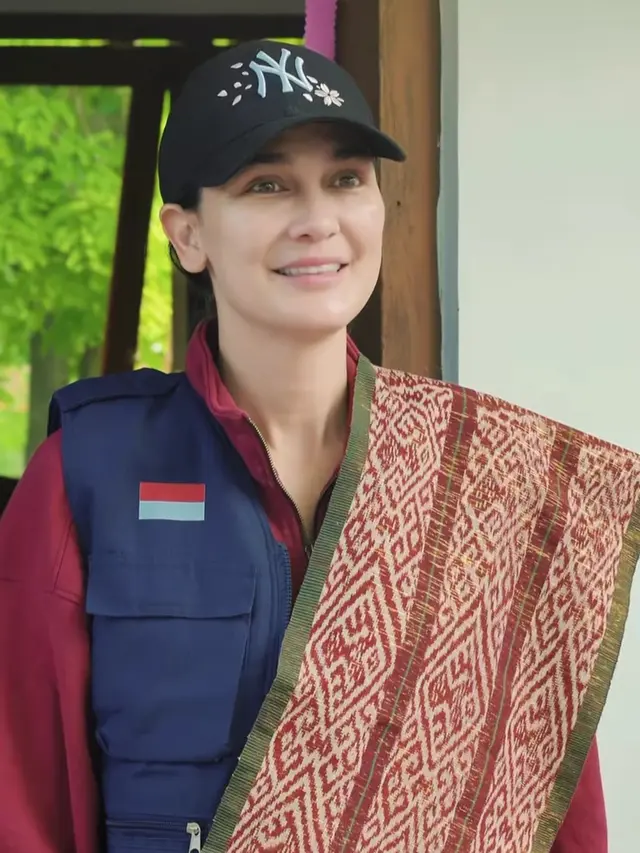 Luna Maya Resmikan Sekolah