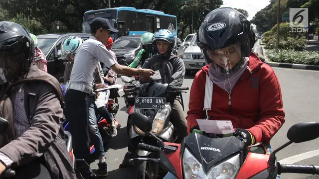 Pakai Selebaran, Dishub DKI Jakarta Sosialisasikan Jalur Khusus Sepeda Motor
