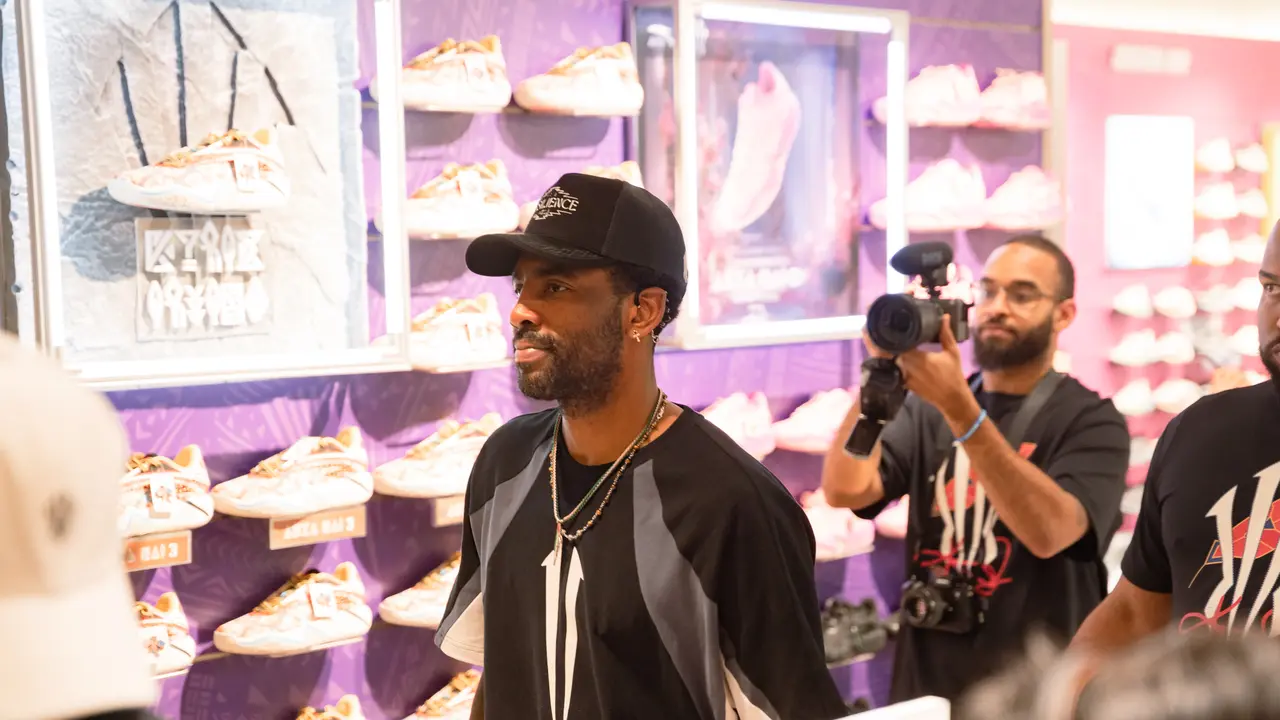 Kyrie Irving di Jakarta untuk Peluncuran ANTA KAI 3 Triple Black. dok. ANTA