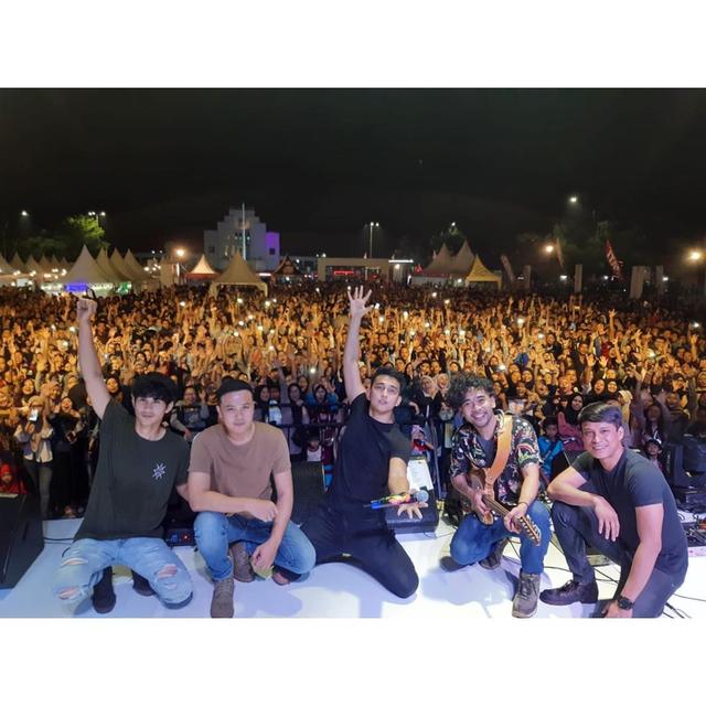 Putuskan Keluar dari Lyla, Ini 6 Potret Kebersamaan Naga dengan Personelnya