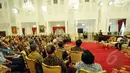 Presiden Jokowi memberikan pidato saat penandatangan nota kesepahaman (MoU) tentang Gerakan Nasional Penyelamatan SDA di Istana Negara, Jakarta, Kamis (19/3/2015). 29 Kementerian serta 12 pemprov menandatangani MoU tersebut. (Liputan6.com/Faizal Fanani)