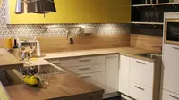 Dalam mendesain dapur ada istilah teknis yang disebut dengan golden triangle principle, yaitu posisi tiga fungsi alat dapur menyerupai sudut