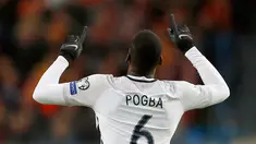 Gelandang Prancis, Paul Pogba melakukan selebrasi usai mencetak gol kegawang Belanda pada grup A kualifikasi Piala Dunia 2018 di stadion Arena di Amsterdam, Belanda, Senin (10/10). Prancis menang atas Belanda dengan skor 1-0. (AP Photo/Peter Dejong)