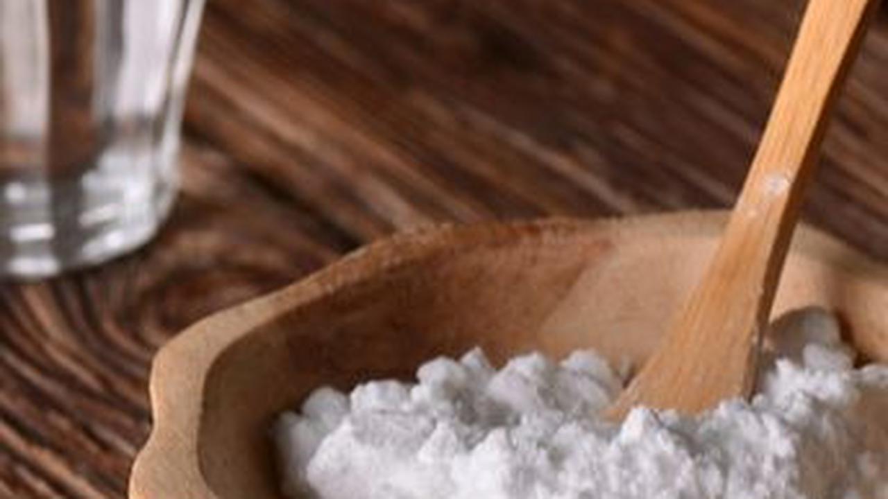 Bahan-bahan untuk Menghilangkan Karang Gigi dengan Baking Soda<br>