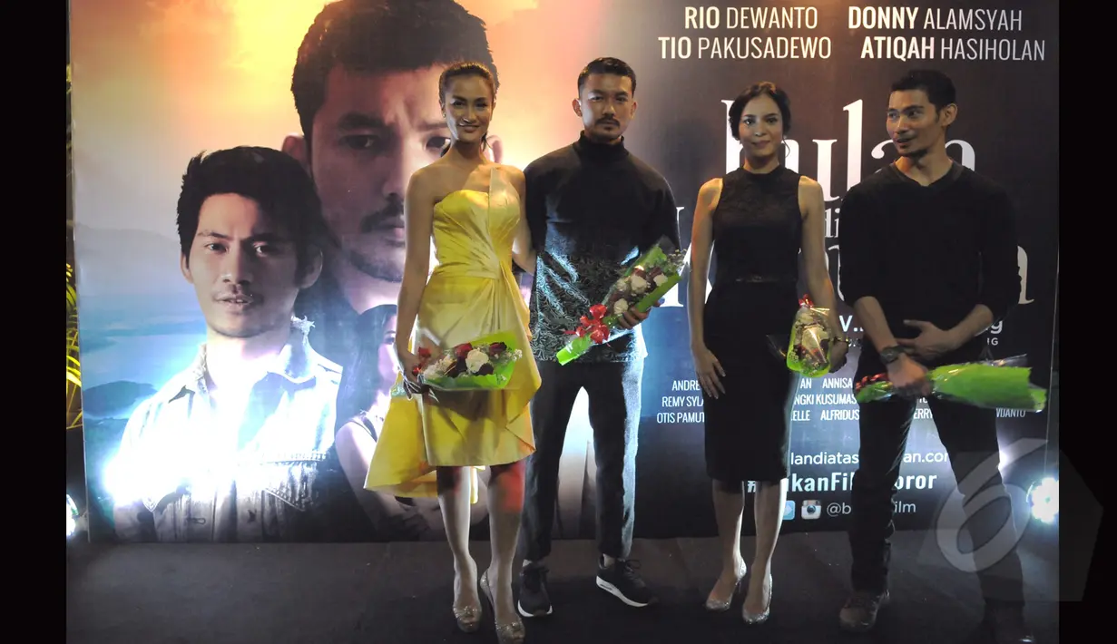 Deretan artis yang hadir dalam Premier film Bulan di Atas Kuburan, Jakarta, Sabtu (11/4/2015). (Liputan6.com/Andrian M Tunay)