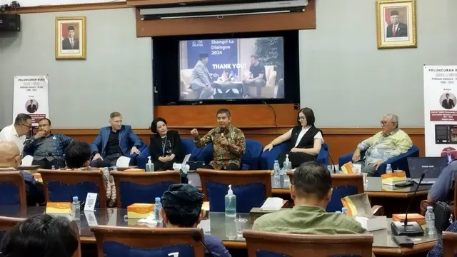 Yuddy Chrisnandi saat diskusi tentang perdamaian dunia di tengah ancaman perang global sekaligus bedah buku 'Garuda & Trisula Hubungan Indonesia-Ukraina (1946-2022)', di Aula Pikiran Rakyat