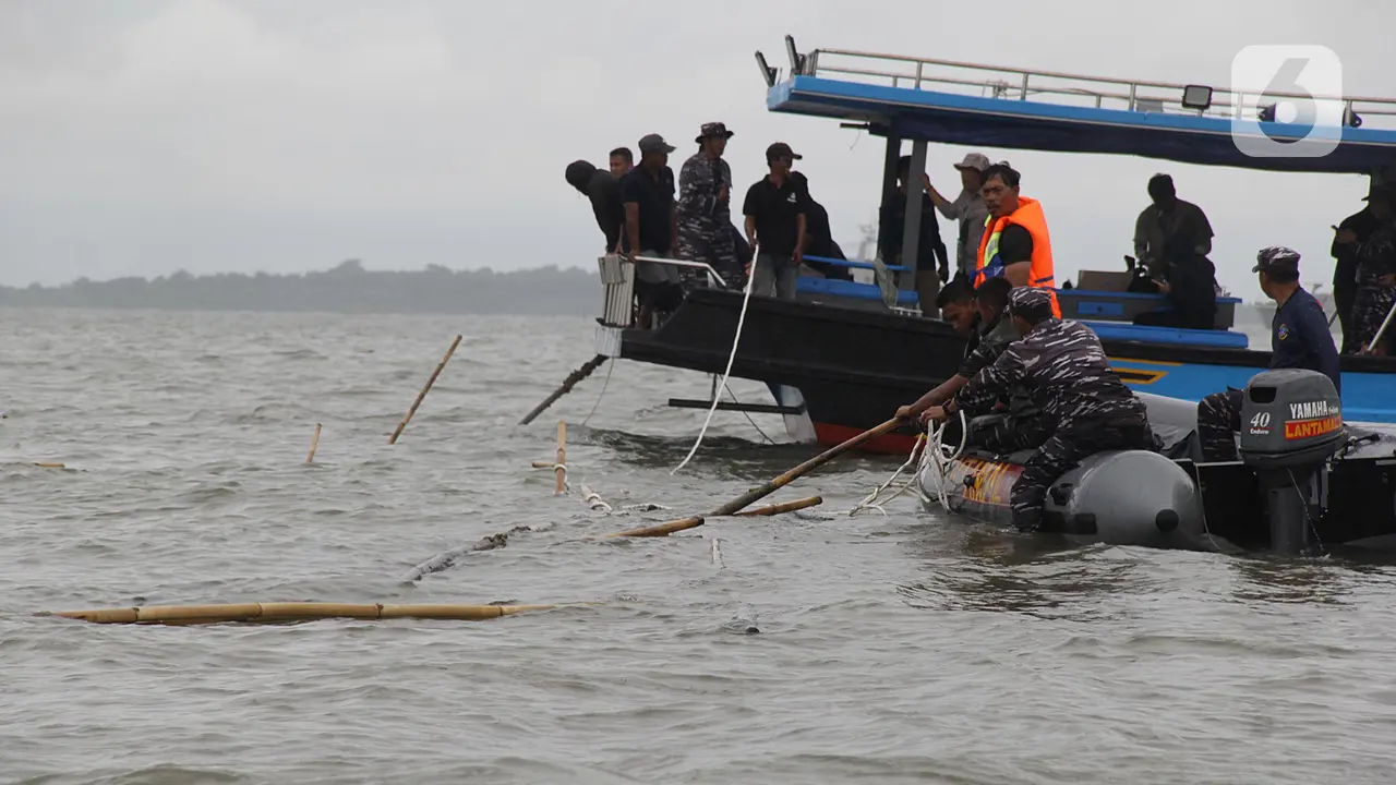 Secara Serentak, Ribuan Personel Gabungan Bersama Nelayan Bongkar Pagar Laut di Tangerang