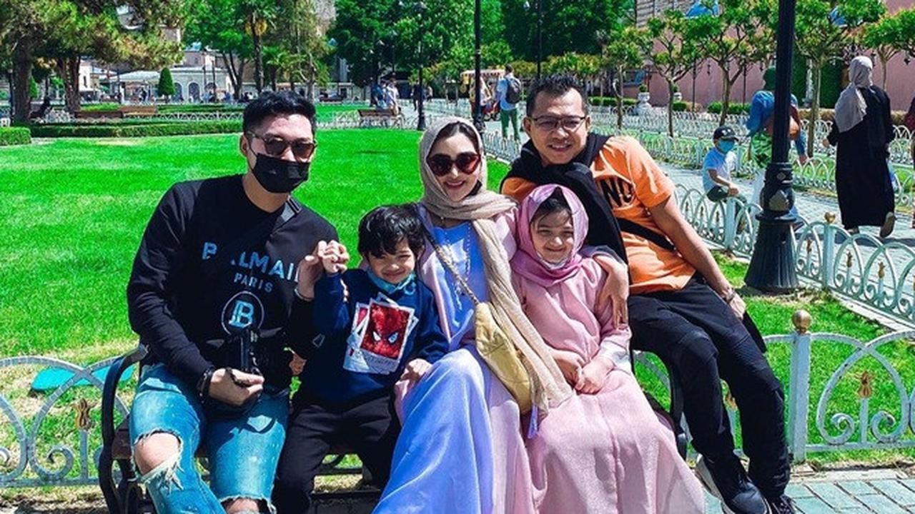 7 Potret Ashanty dan Keluarga saat Berada di Turki, Liburan Sekaligus Berobat