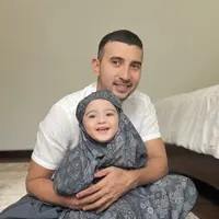 Guzel pakai mukena, wajah cantik jadi sorotan [instagram/alisyakieb]