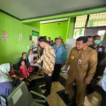 Wakil Presiden (Wapres) Gibran Rakabuming Raka di Puskesmas Kelapa Dua dan Puskesmas Binong, Tangerang, Banten (Biro Pers, Media, dan Informasi Sekretariat Wakil Presiden)