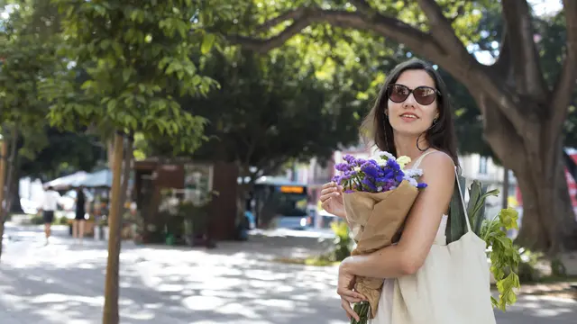 wanita november hidup mandiri