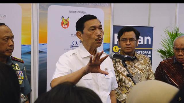 Menteri Koordinator Bidang Kemaritiman dan Investasi Luhut Binsar Panjaitan  menghadiri Marine Spatial Planning and Expo Service 2023, di Pullman Central Park, Jakarta, Selasa (19/9/2023). Menko Luhut angkat bicara soal Rempang. (Tira/Liputan6.com)