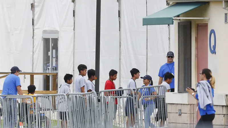 Anak-anak imigran yang ditahan di penampungan oleh pemerintah federal AS (AP/Brynn Andersona)