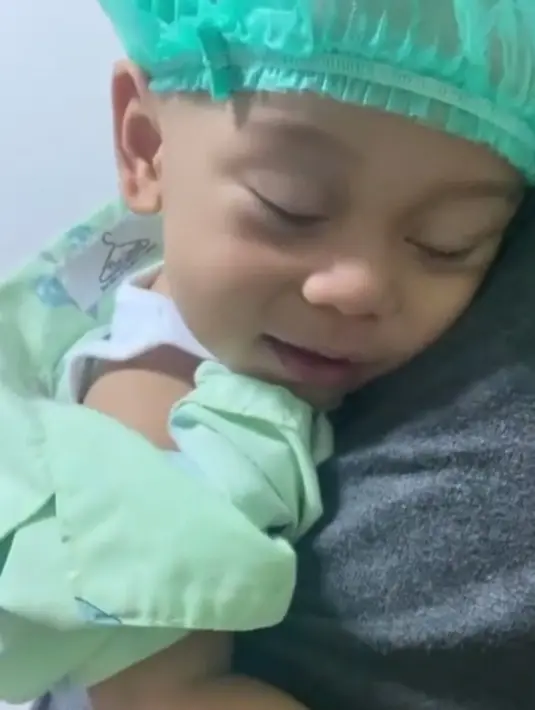 Leslar diketahui terserang penyakit hernia di mana tindakan terbaik adalah lewat operasi.