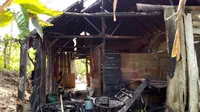 Salah satu rumah warga Desa Mulyorejo Kecamatan Silo, Jember rusak parah akibat dibakar orang tak dikenal (Istimewa)