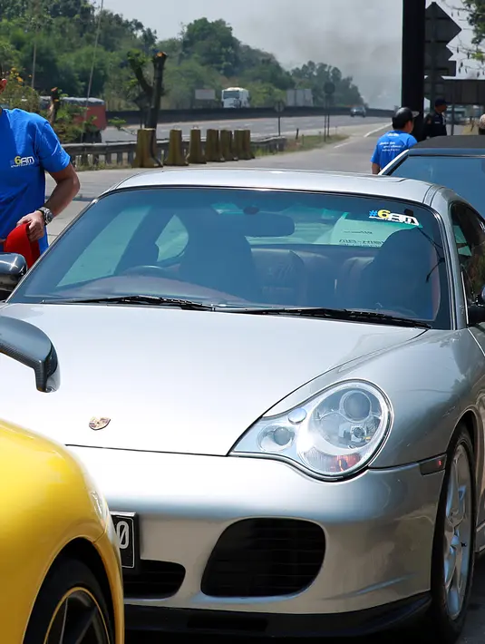 Enji merupakan salah seorang pendiri klub mobil sport yang mayoritas diikuti oleh pemilik mobil keluaran Eropa dan Asia ini. (Deki Prayoga/Bintang.com)