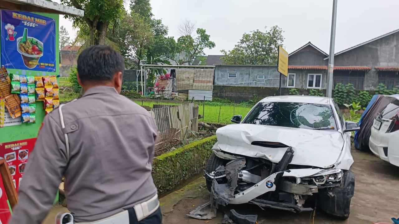 mobil bmw tabrak mahasiswa ugm hingga tewas
