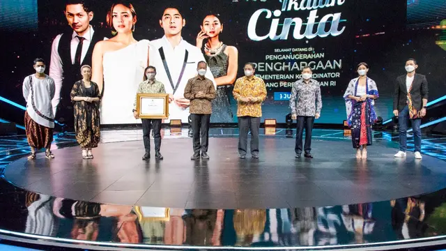 Ikatan Cinta mendapatkan penghargaan dari Menko Perekonomian Airlangga Hartarto