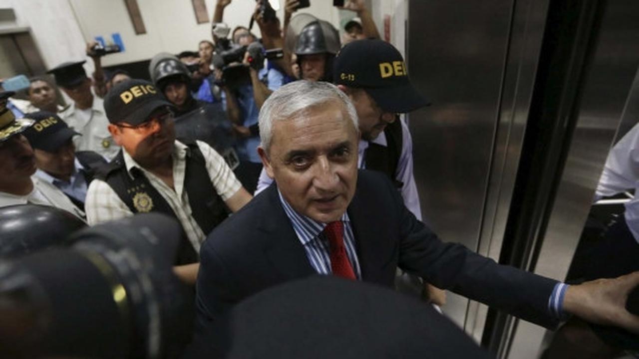 Terbukti korupsi, warga Guatemala hadang mobil Presiden Molina
