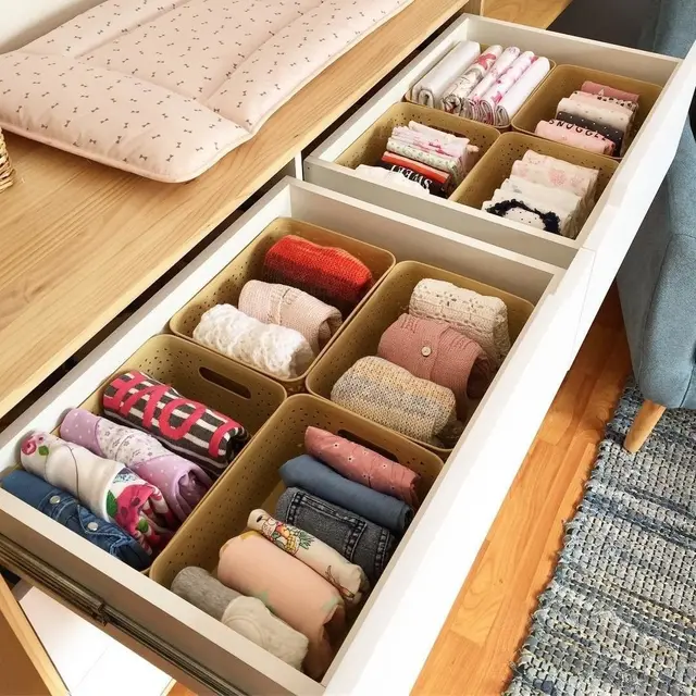 Punya Banyak Baju Tak Terpakai? Ini Tips Marie Kondo untuk Memanfaatkannya