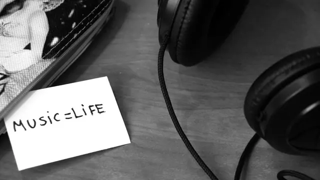 [Bintang] Bukan Uang, 5 Zodiak Ini Obsesi Banget sama Musik