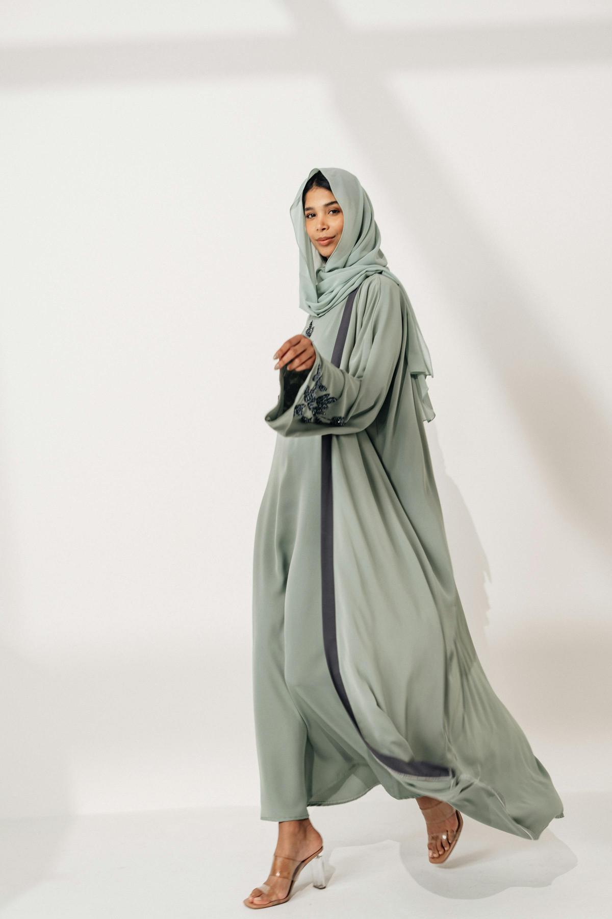 7 Tren Warna Baju Lebaran 2025, dari Natural hingga Bold yang Simpel dan Stylish