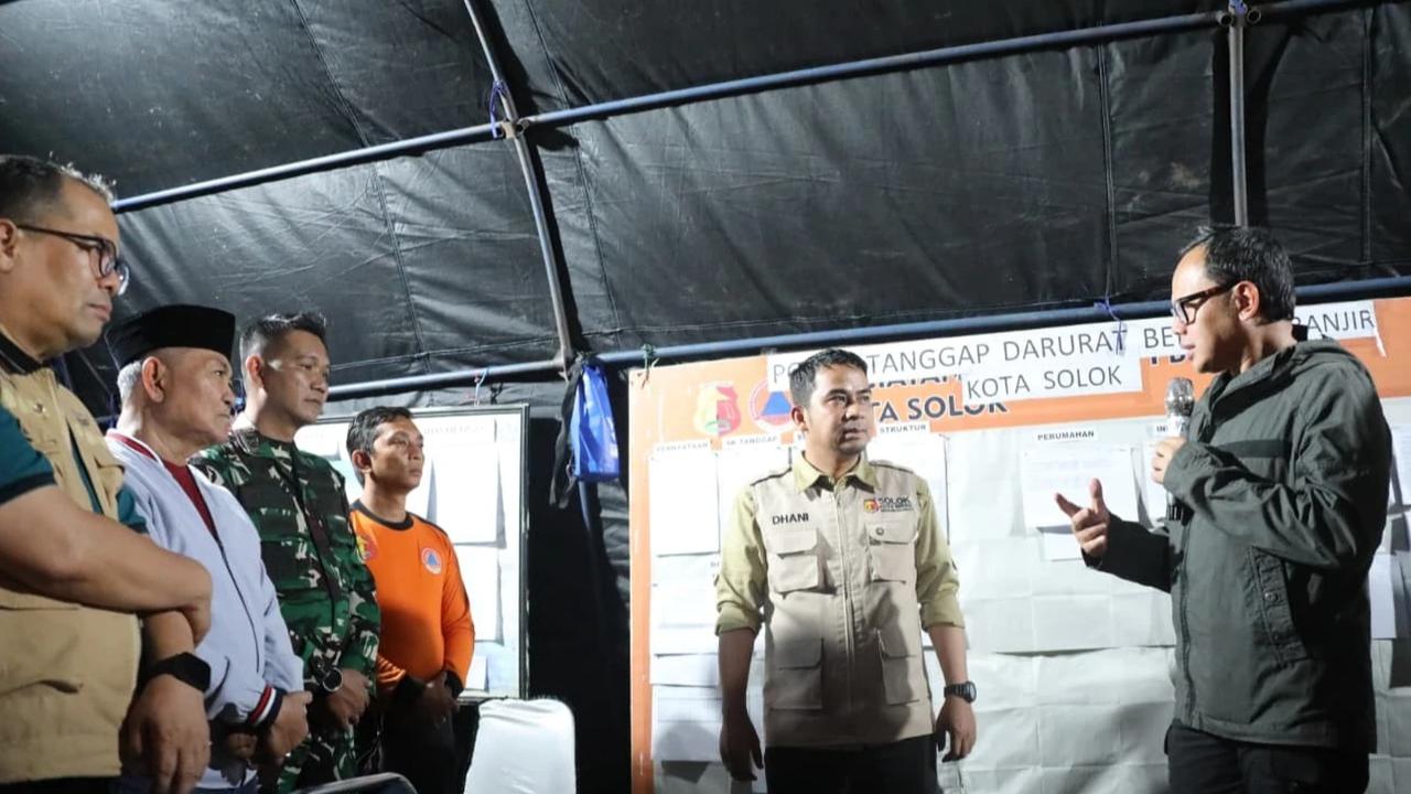 Wamendagri Bima Arya Tinjau Penanganan Banjir di Kabupaten Solok