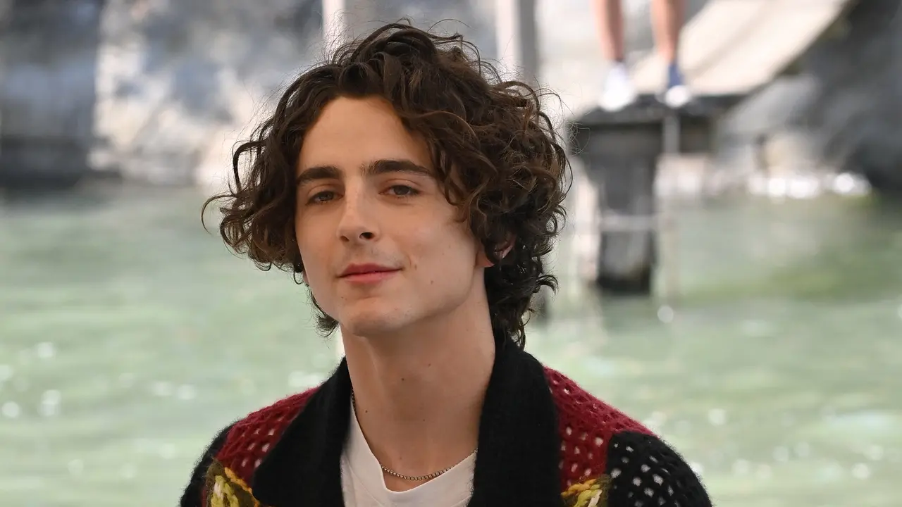 Gaya Eksentrik Timothee Chalamet Saat Hadiri Venice Film Festival 2022