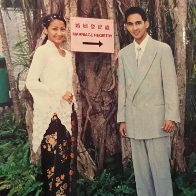 Baru Terungkap, Ini 7 Potret Lawas Pernikahan Amara dan Frans Mohede di Hongkong