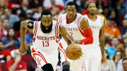 Harden bermain ciamik di partai ini. Shooting guard 25 tahun itu berhasil menorehkan triple double di laga ini, yakni 16 poin, 11 rebound, dan 10 assist. (SCOTT HALLERAN/GETTY IMAGES NORTH AMERICA/AFP)