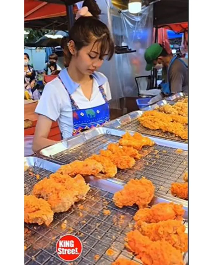 Mirip Lisa BLACKPINK, Penjual Ayam Goreng di Pasar Thailand Ini Viral