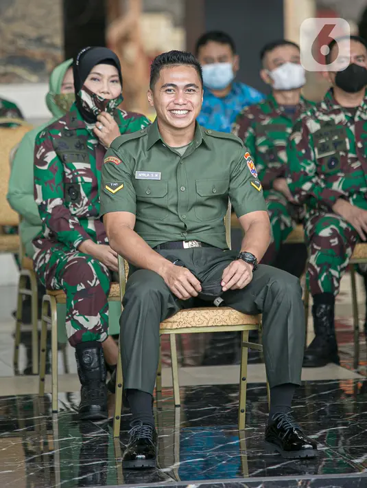 Serda Aprilia Manganang menjalani sidang perubahan status jenis kelamin dan pergantian nama di Pengadilan Negeri Tondano secara virtual di Mabes TNI AD, Jakarta, Jumat (19/3/2021). Aprilia Manganang mengubah status jenis kelamin menjadi laki-laki. (Liputan6.com/Faizal Fanani)