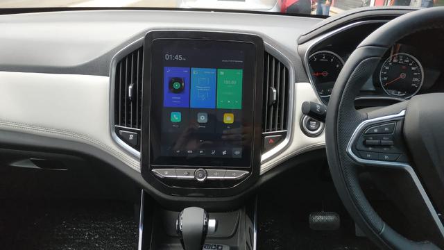 Kecanggihan Head Unit Wuling Almaz Mengancam Kompetitornya 