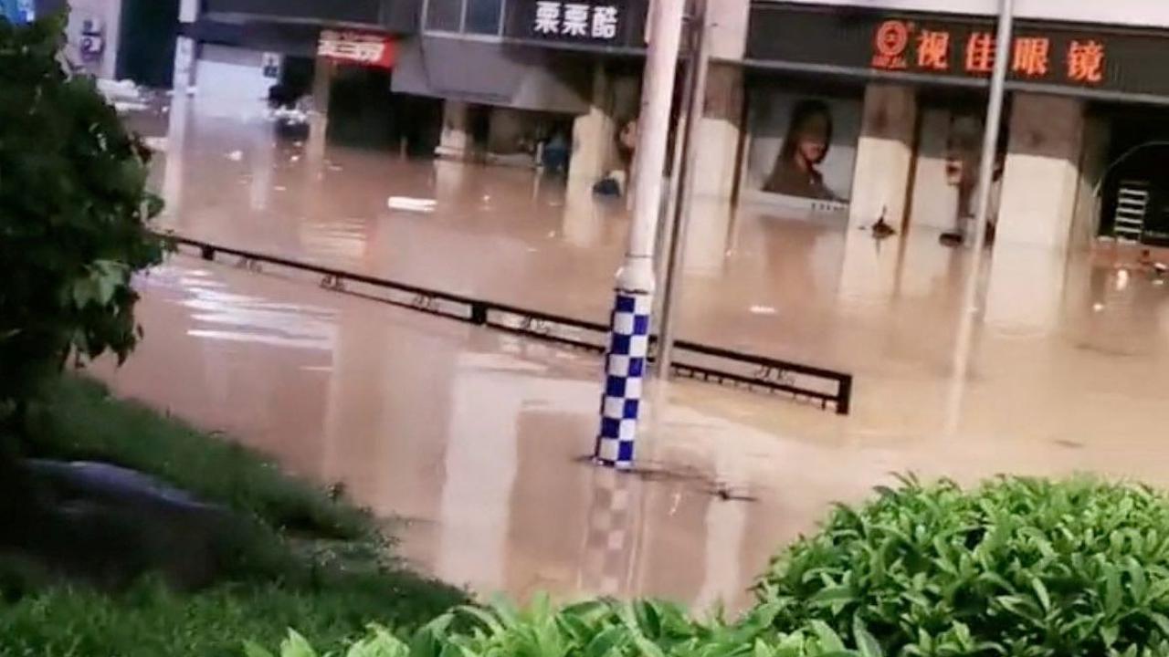 Bencana banjir ini juga mengakibatkan jalur kereta bawah tanah di Kota Fuzhou ditutup sementara, sehingga berdampak pada penghentian jadwal perjalanan kereta di kota itu.<br>