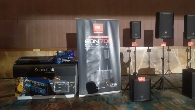 JBL SRX900