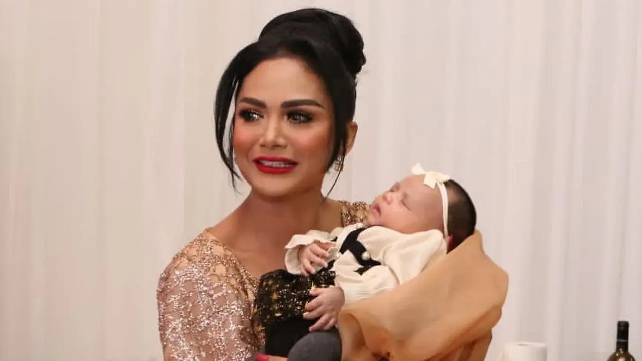 Krisdayanti dan Ameena Atta. (Foto: Dok. Instagram @krisdayantilemos)