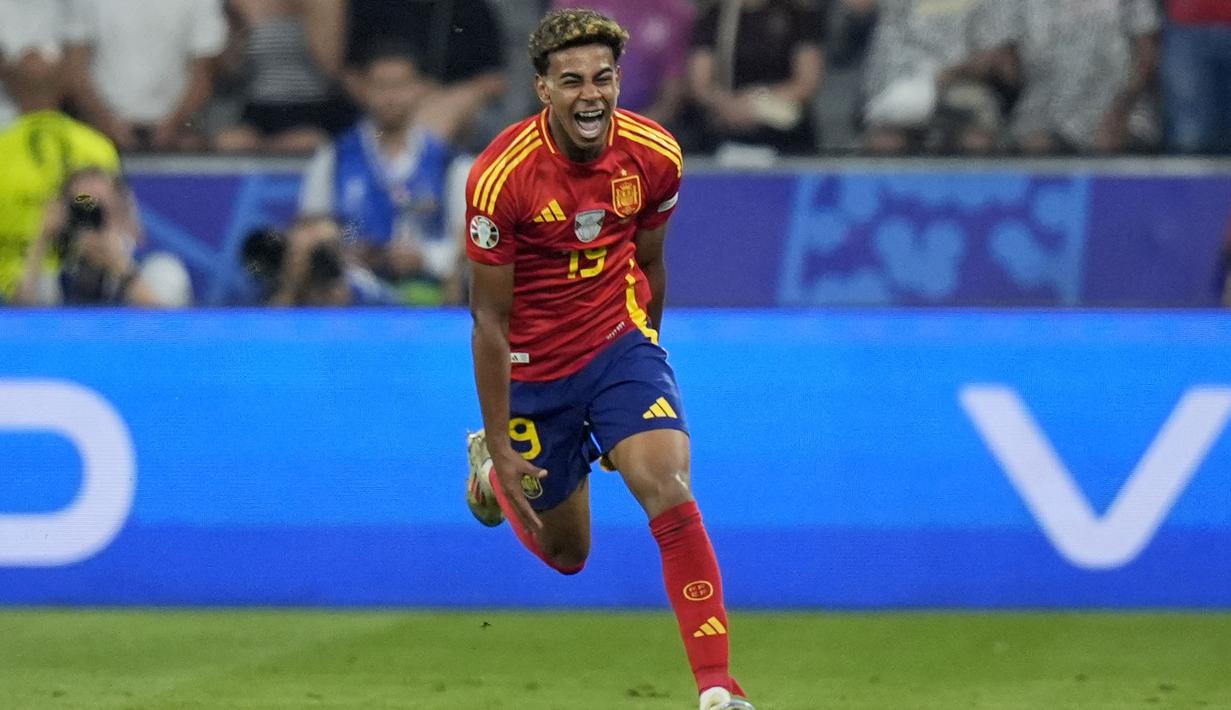 Kemenangan ini membawa Spanyol melaju ke final Euro 2024. Tim berjulukan La Furia Roja berhasil menaklukkan Prancis 2-1 pada semifinal di Allianz Arena, Munchen, Rabu (10/7/2024). (AP Photo/Matthias Schrader)