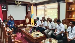 Pengurus Besar Akuatik Indonesia (PB AI) Pusat bersama PB AI Provinsi Bali melakukan kunjungan dan audiensi resmi dengan Gubernur Bali Wayan Koster di Kantor Gubernur Bali, Denpasar, Rabu (20/5/2026). (Merdeka.com)