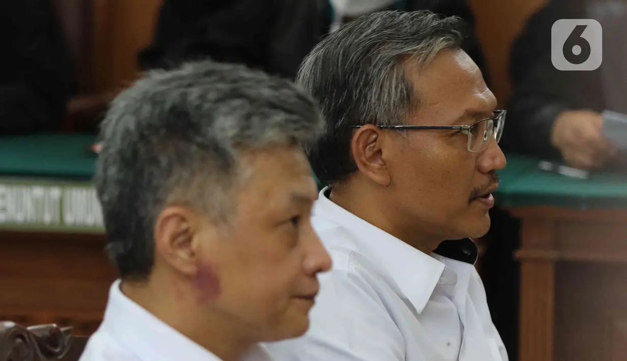 Terdakwa kasus dugaan perintangan penyidikan pembunuhan Brigadir J, Hendra Kurniawan dan Agus Nurpatria mengikuti sidang lanjutan di PN Jakarta Selatan, Kamis (23/2/2023). Diketahui dalam persidangan sebelumnya Hendra selaku mantan Kepala Biro Pengamanan Internal Divisi Profesi  dituntut oleh jaksa penuntut umum (JPU) dengan tuntutan pidana 3 tahun penjara serta denda Rp20 juta.
