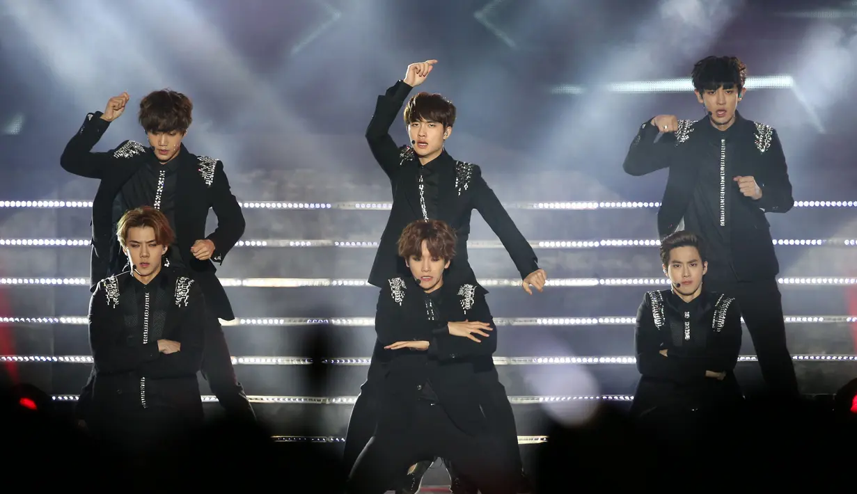 Konser ini tak hanya akan berisi penampilan menyanyi dari EXO, namun juga ada program inovatif serta tanya jawab dari para personel EXO. (Bintang/EPA)