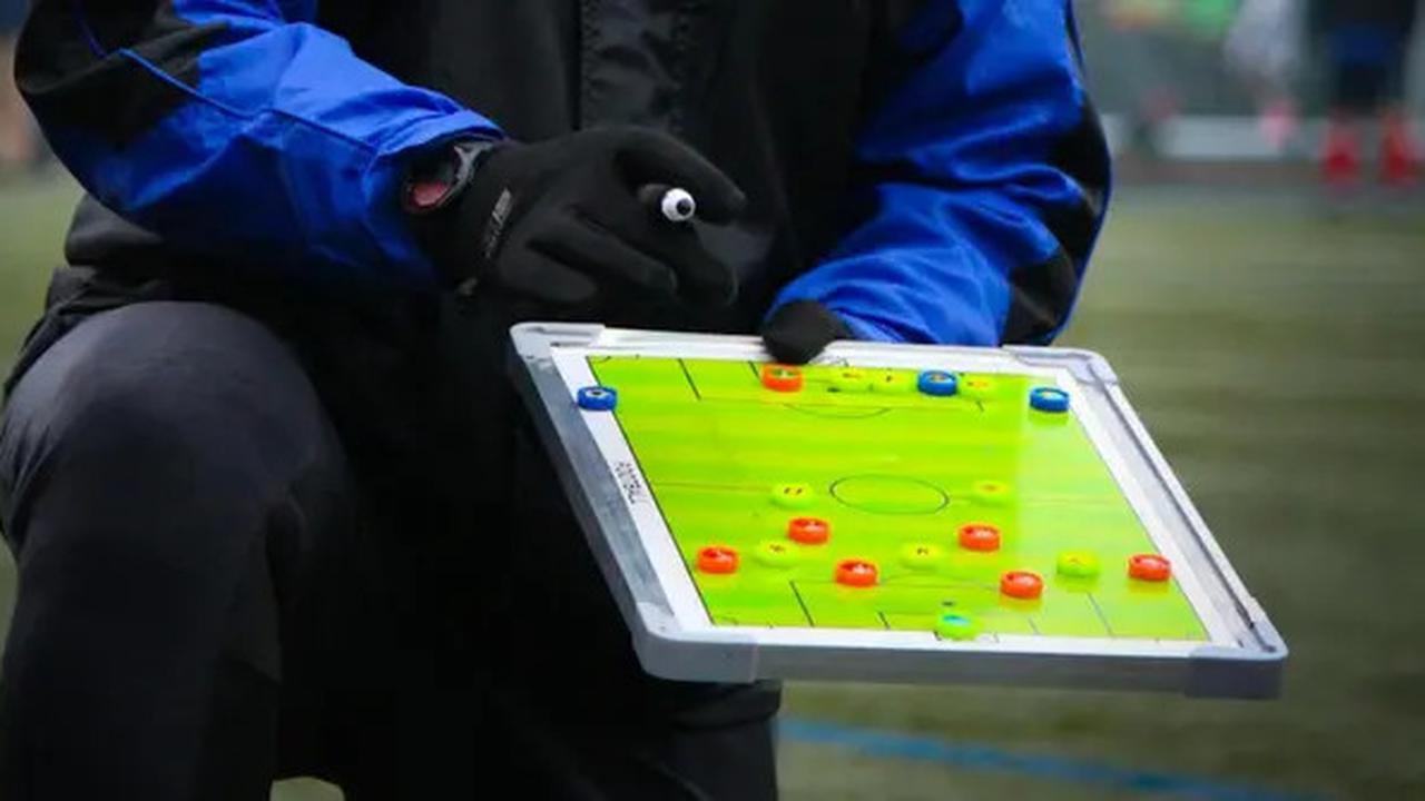 Perbedaan Pelatih Kepala dan Manajer di Tim Sepak Bola Moderen