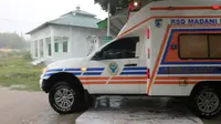 Ambulans RSD Madani Palu yang juga digunakan membawa pasien Covid-19 untuk dirawat. Per tanggal 4 Agustus, 2020 RSD tersebut kembali merawat 2 pasien pasutri yang positif covid-19. (Foto: Liputan6.com/ Heri Susanto).